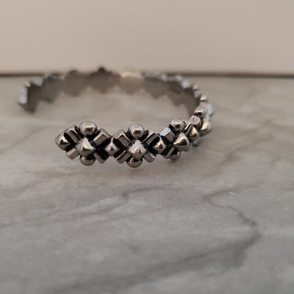 💖 J.Crew Antiqued Distressed Silver Bangle Bracelet 💖 - Picture 7 of 9